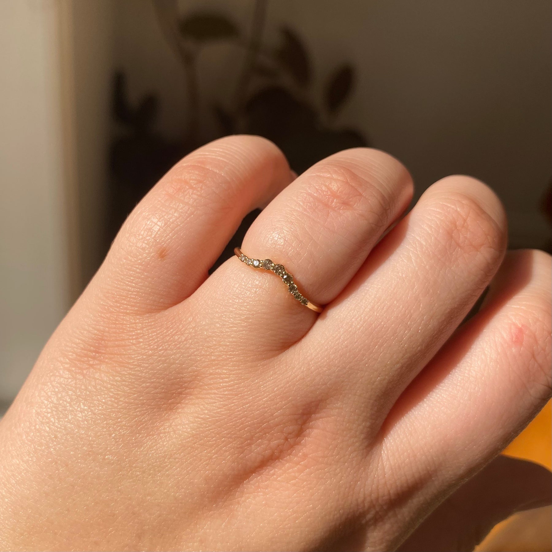 Champagne Diamond Ripple Arch Band