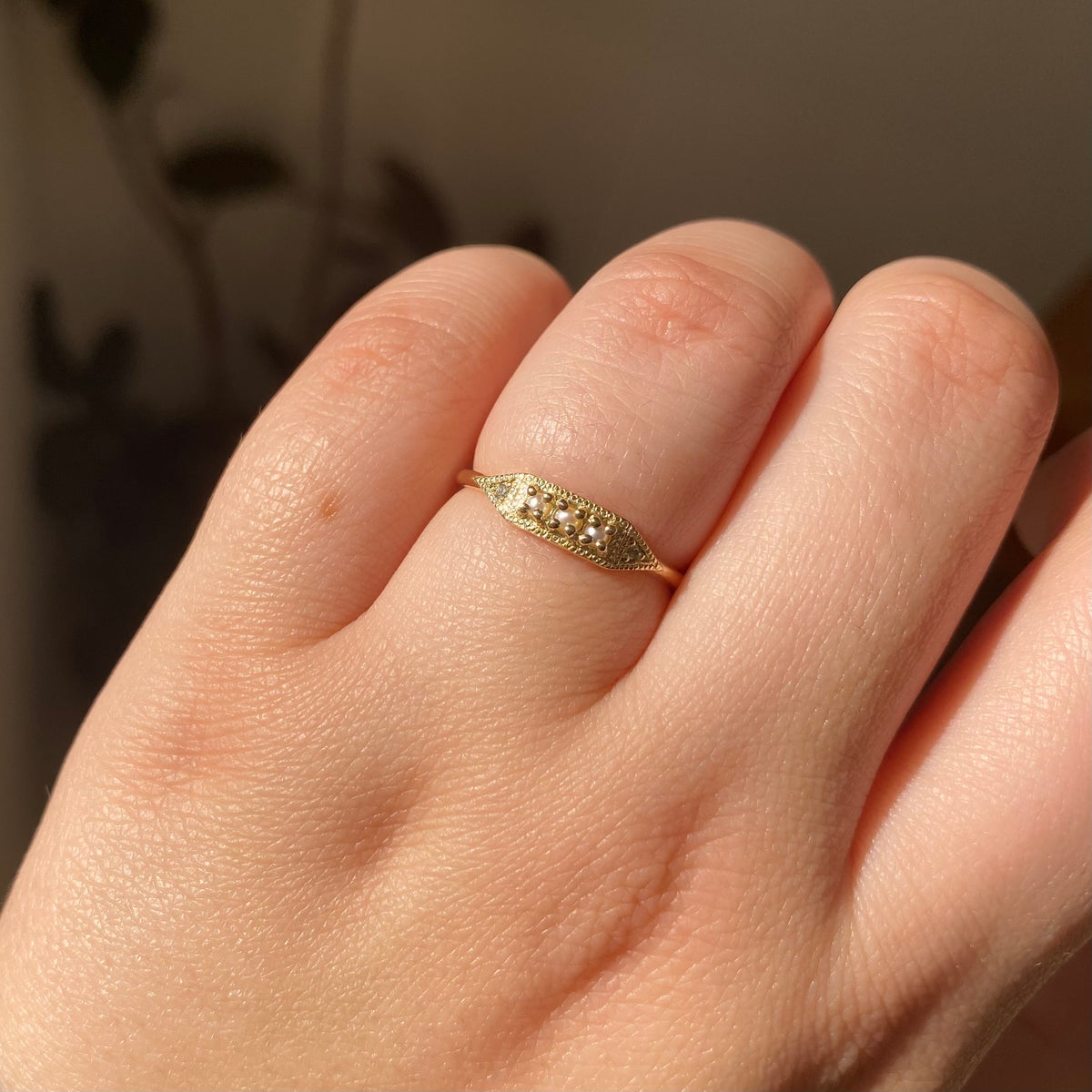 3 Pearl Mini Deco Point Ring