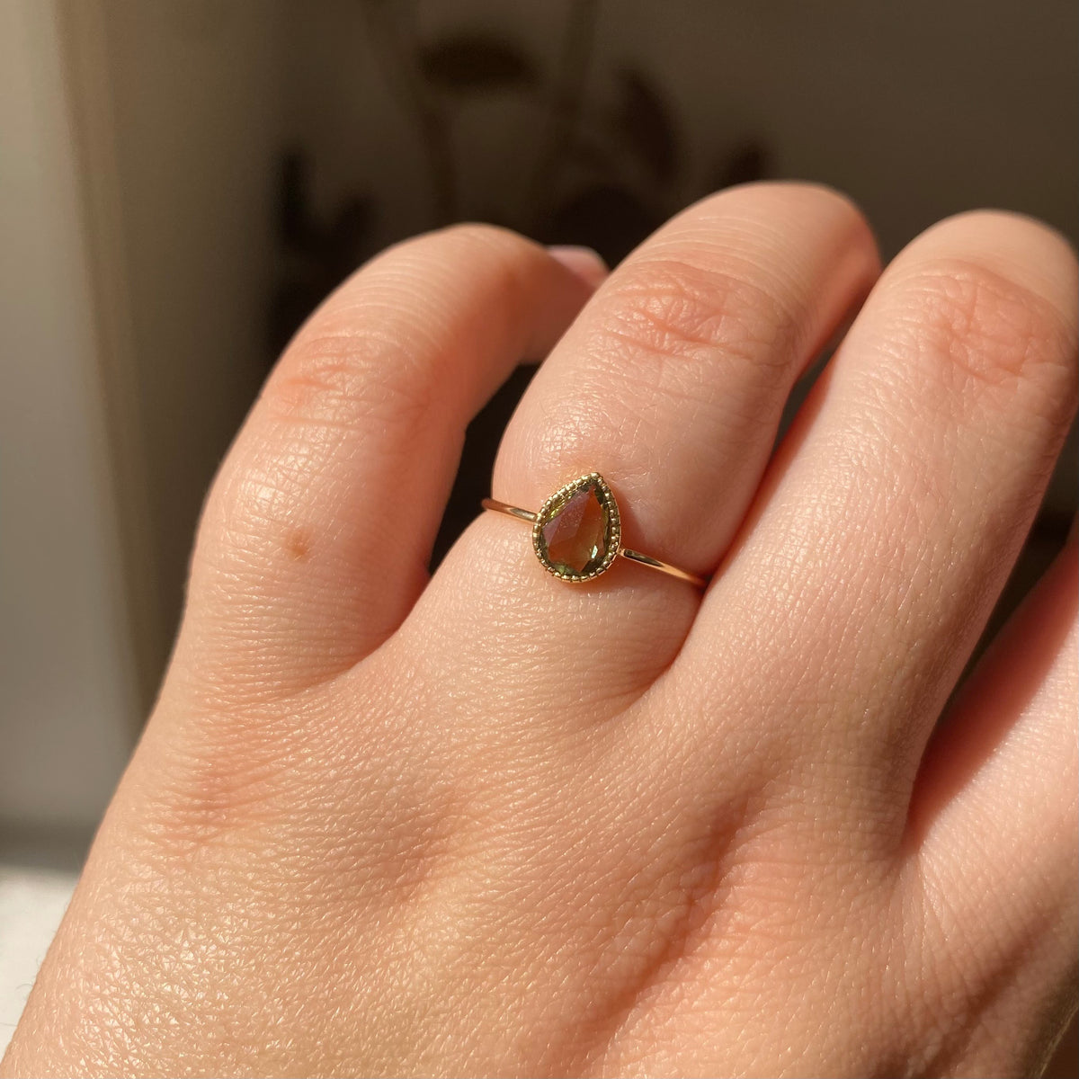 Green Sapphire Lento Wisp Ring