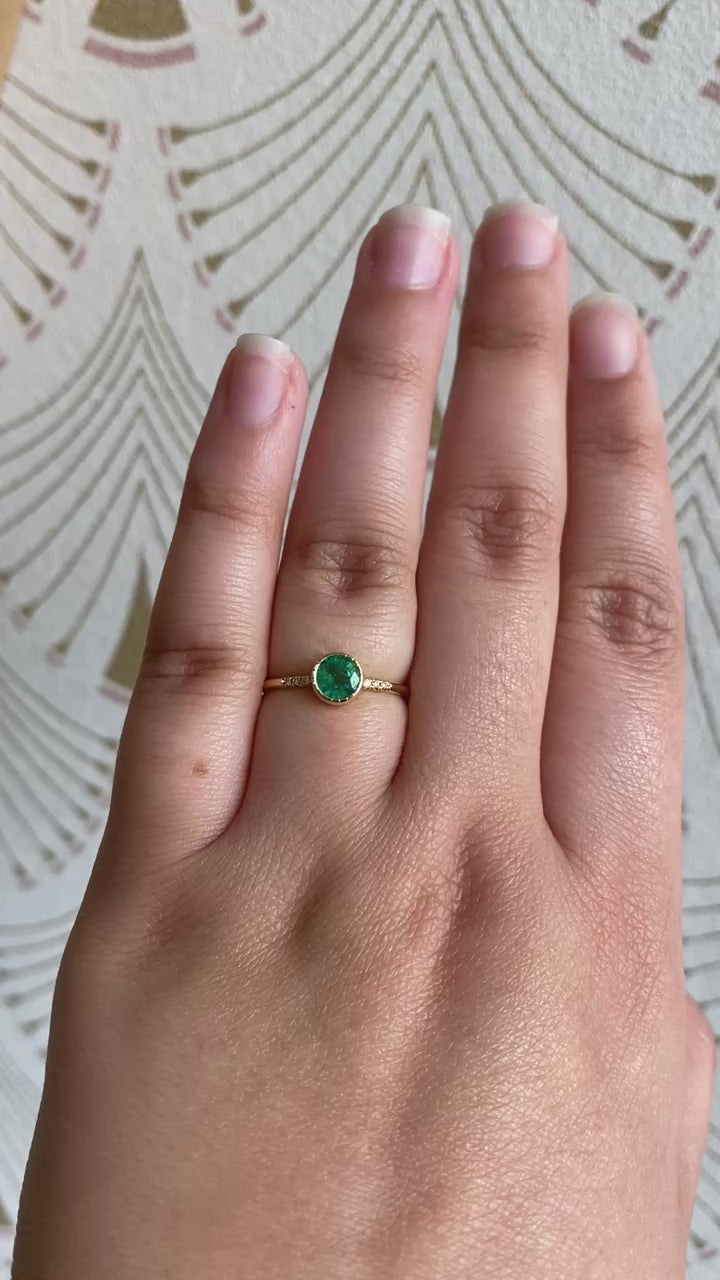 Emerald Hope Equilibrium Ring