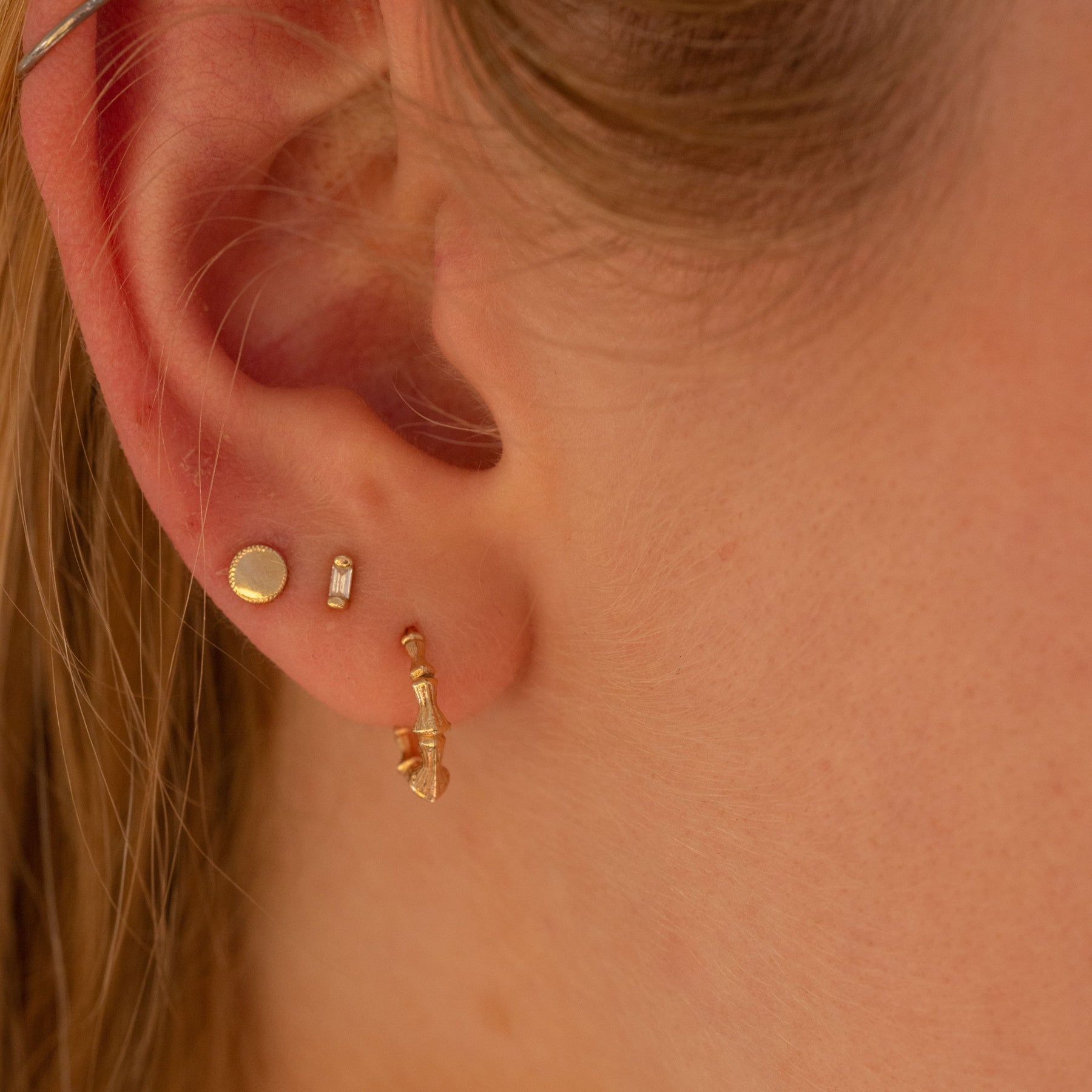MILGRAIN CIRCLE GOLD STUD (SINGLE)