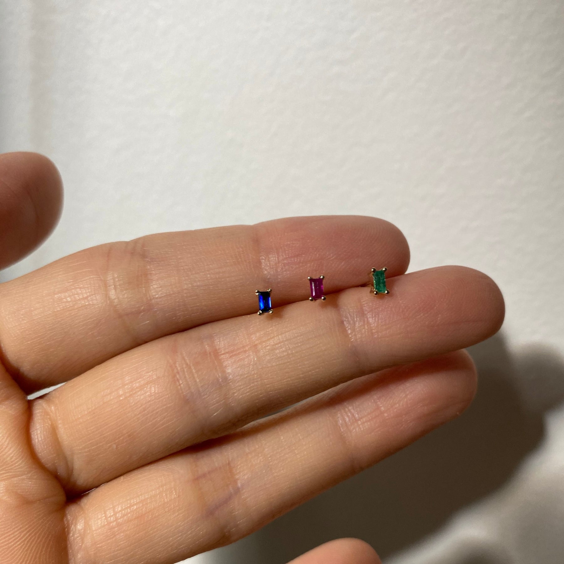 EMERALD BAGUETTE STUD (SINGLE)