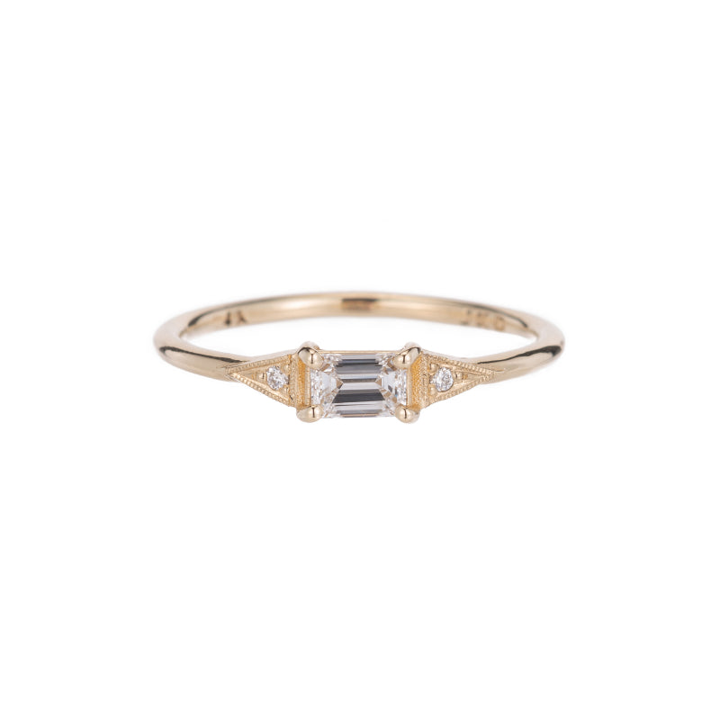 EMERALD CUT DIAMOND DECO RING