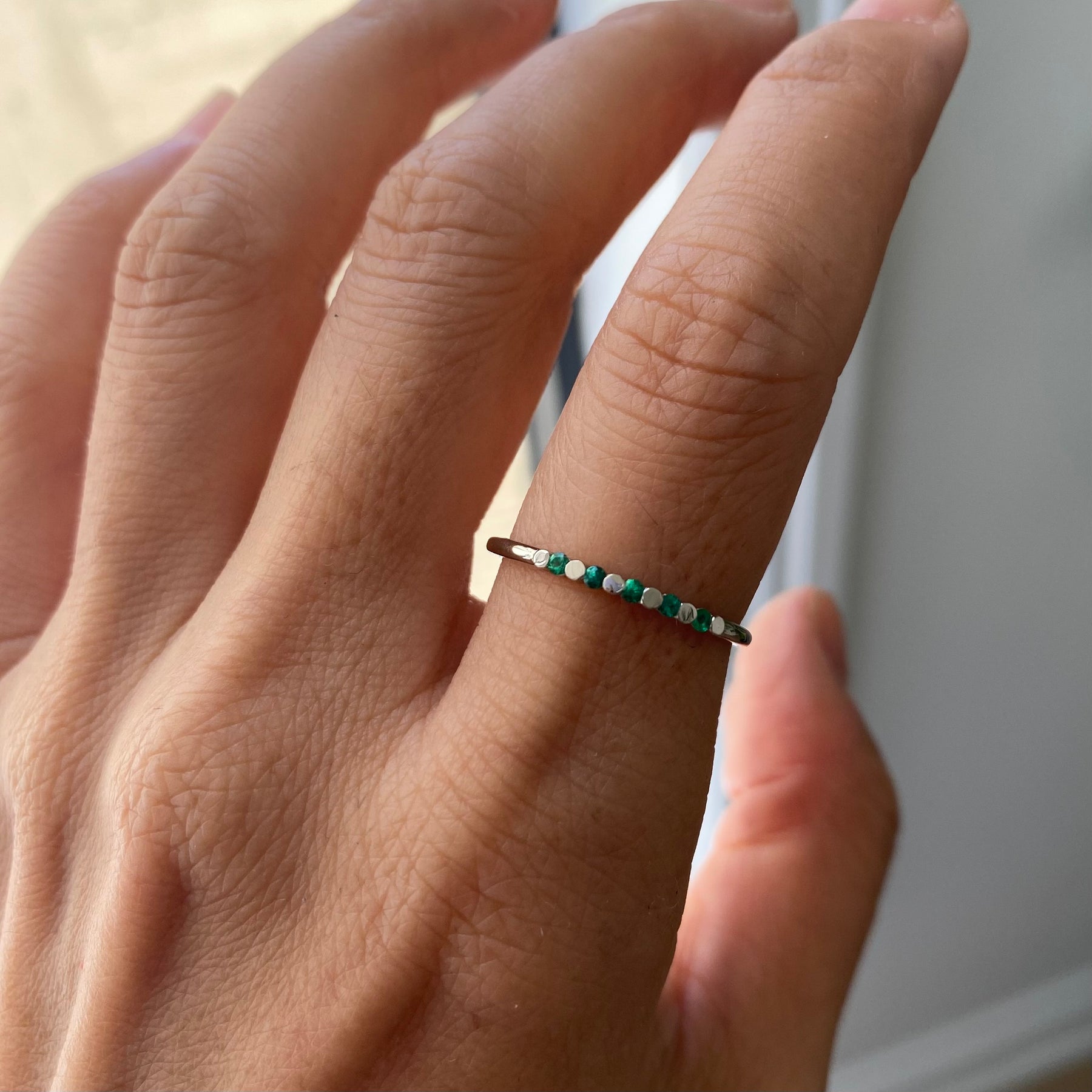 EMERALD PIZZICATO RING