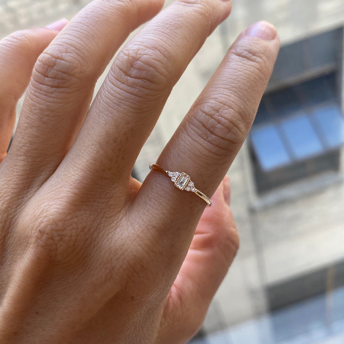 DIAMOND BAGUETTE CLUSTER WHISPER RING