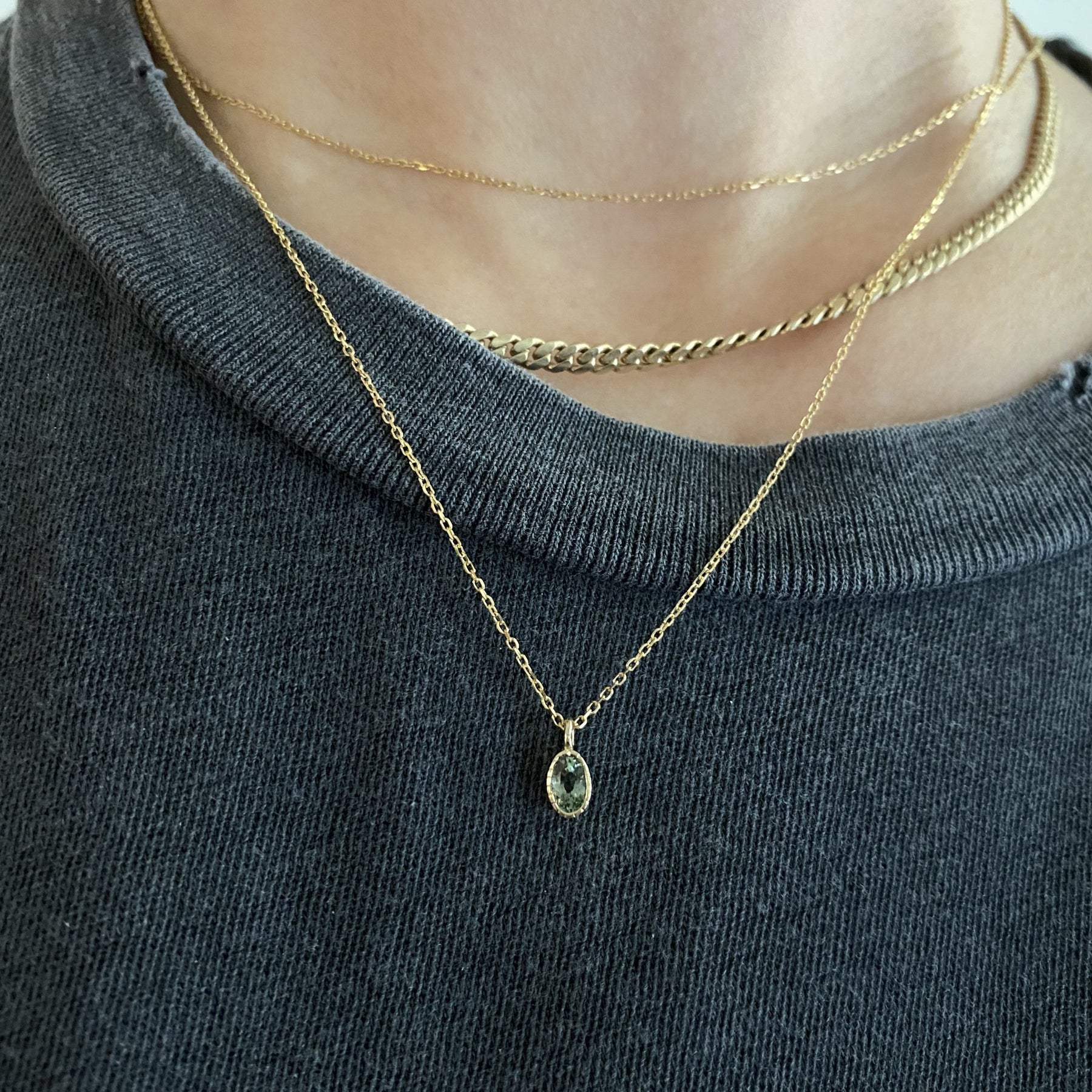 OVAL GREEN SAPPHIRE WISP NECKLACE