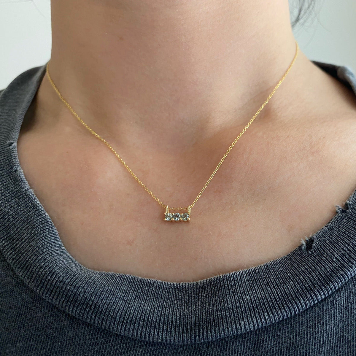 GREEN SAPPHIRE 3S NECKLACE