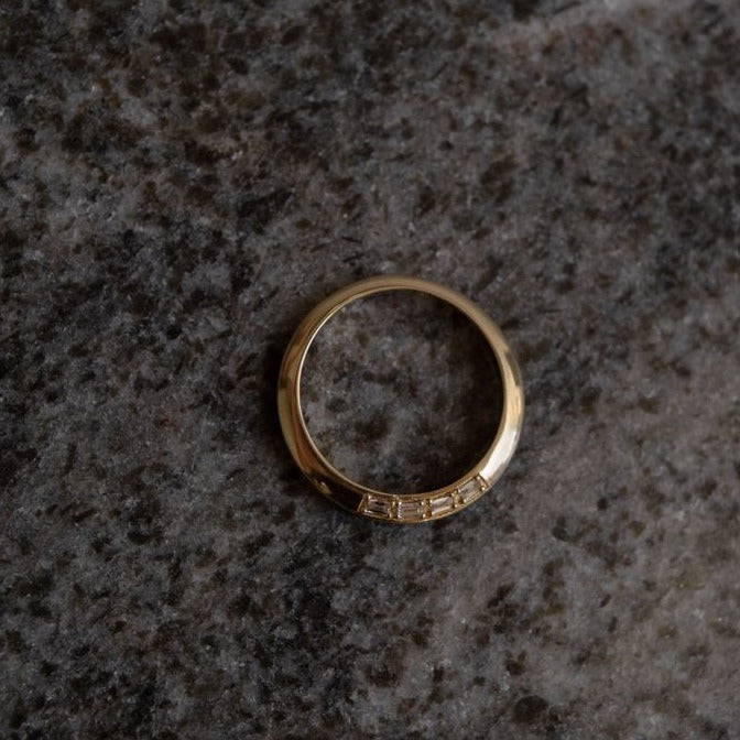 KNIFE EDGE BAGUETTE DIAMOND RING