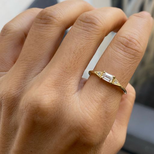 EMERALD CUT DIAMOND DECO RING