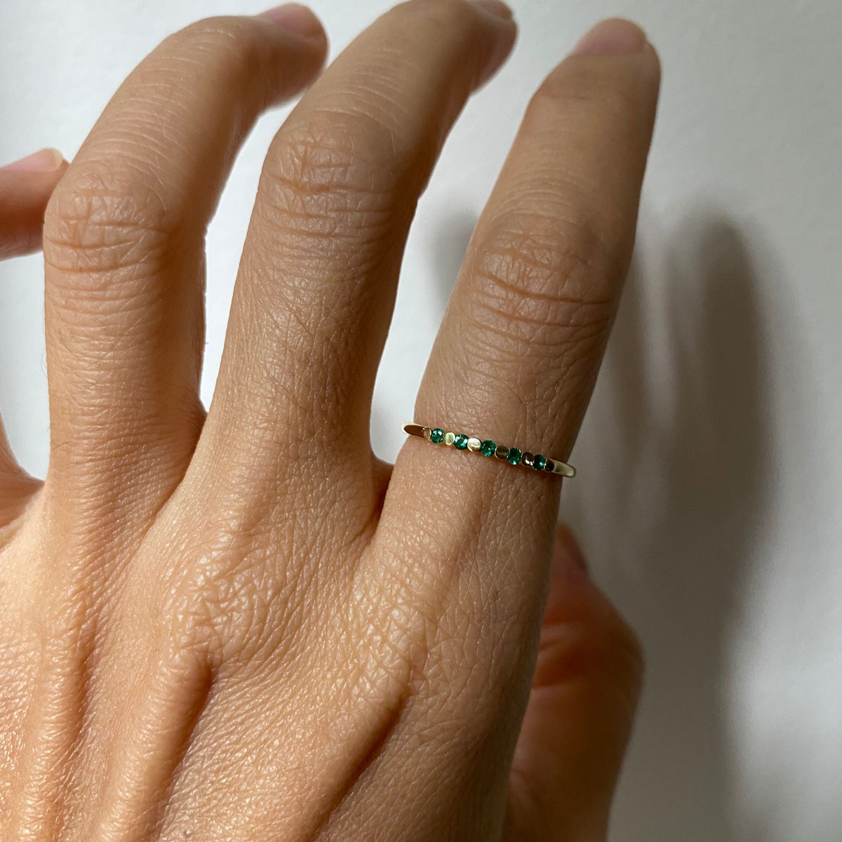 EMERALD PIZZICATO RING