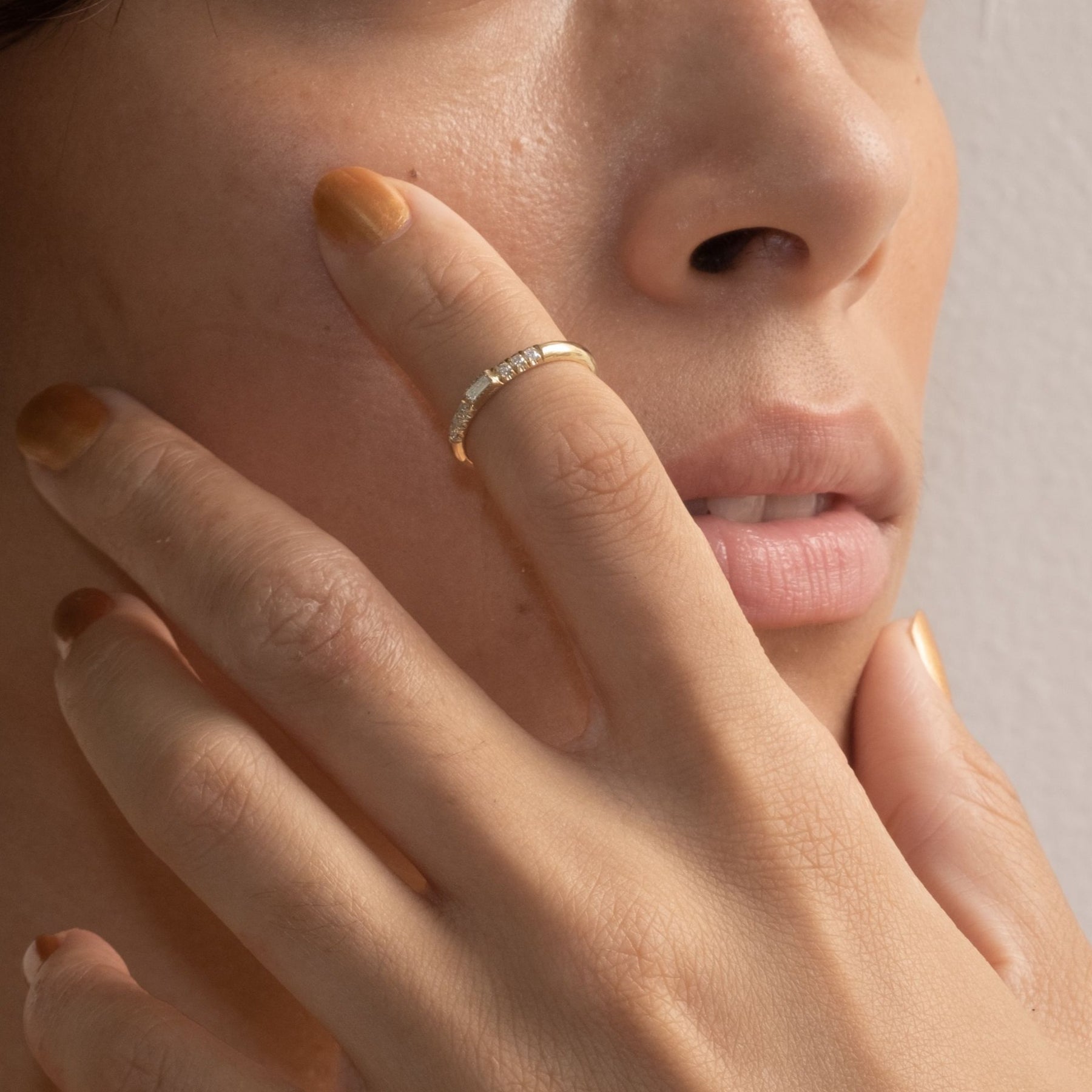 HALF ROUND DIAMOND BAGUETTE EQUILIBRIUM RING