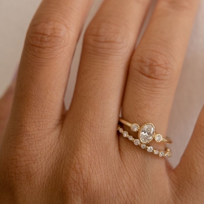 DIAMOND OVAL ROUND RING
