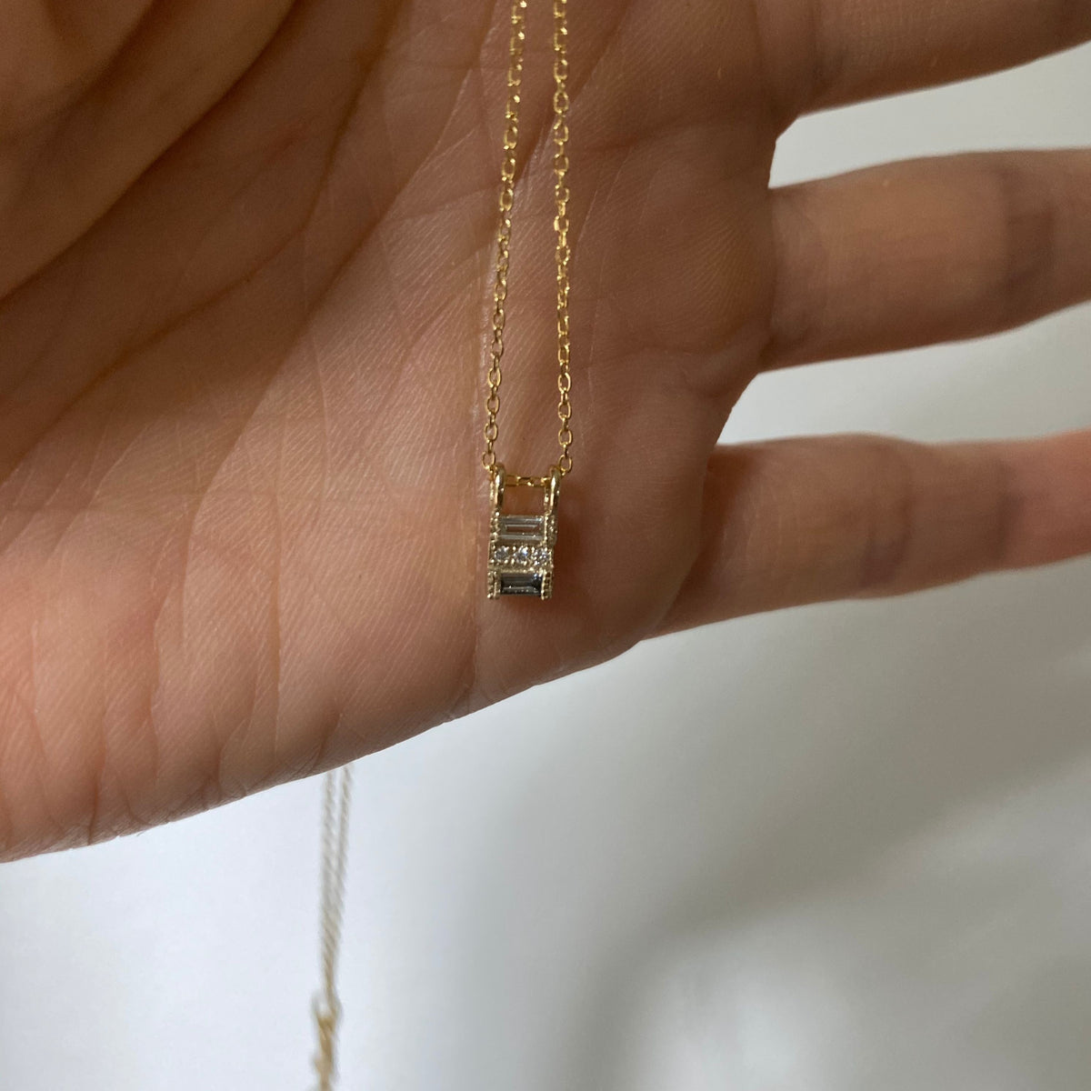 DIAMOND BAGUETTE REFLECTION NECKLACE