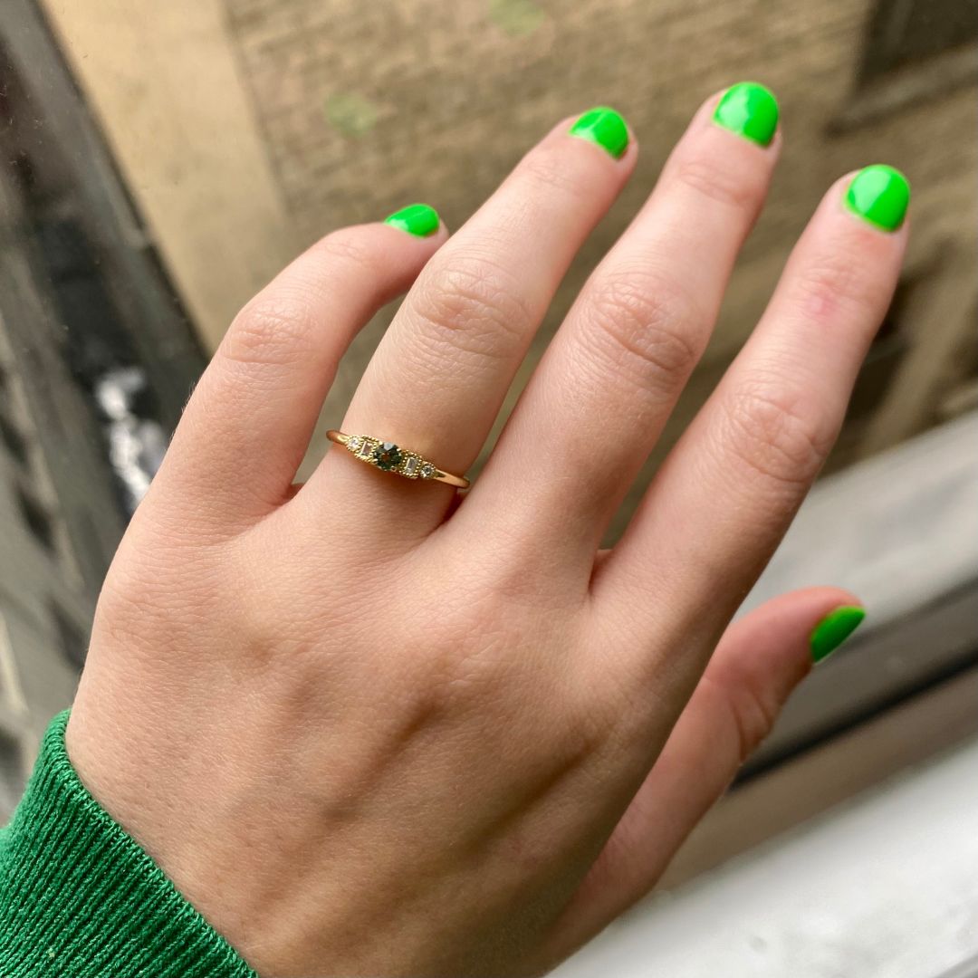 Green Sapphire Petite Round Era Ring
