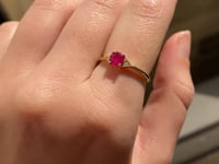 round ruby deco ring