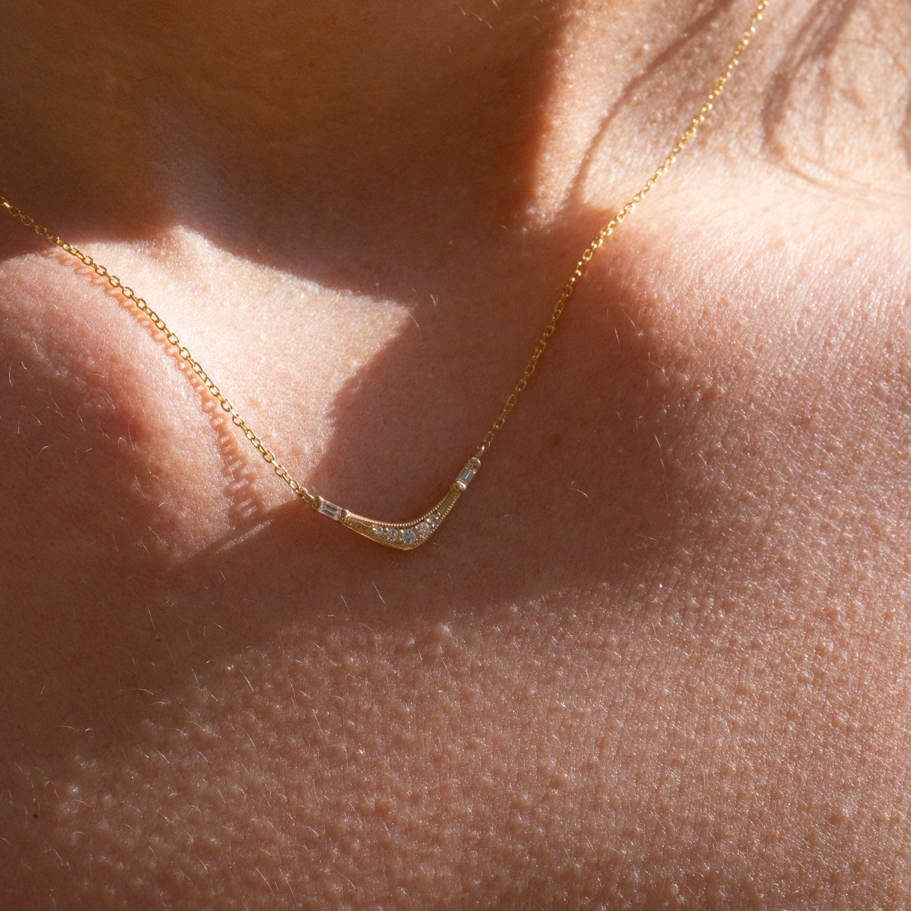 BAGUETTE WAVE NECKLACE