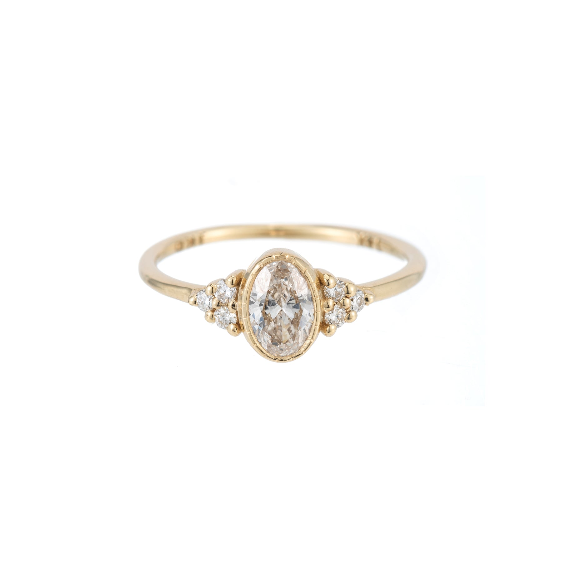 OVAL DIAMOND CLUSTER RING